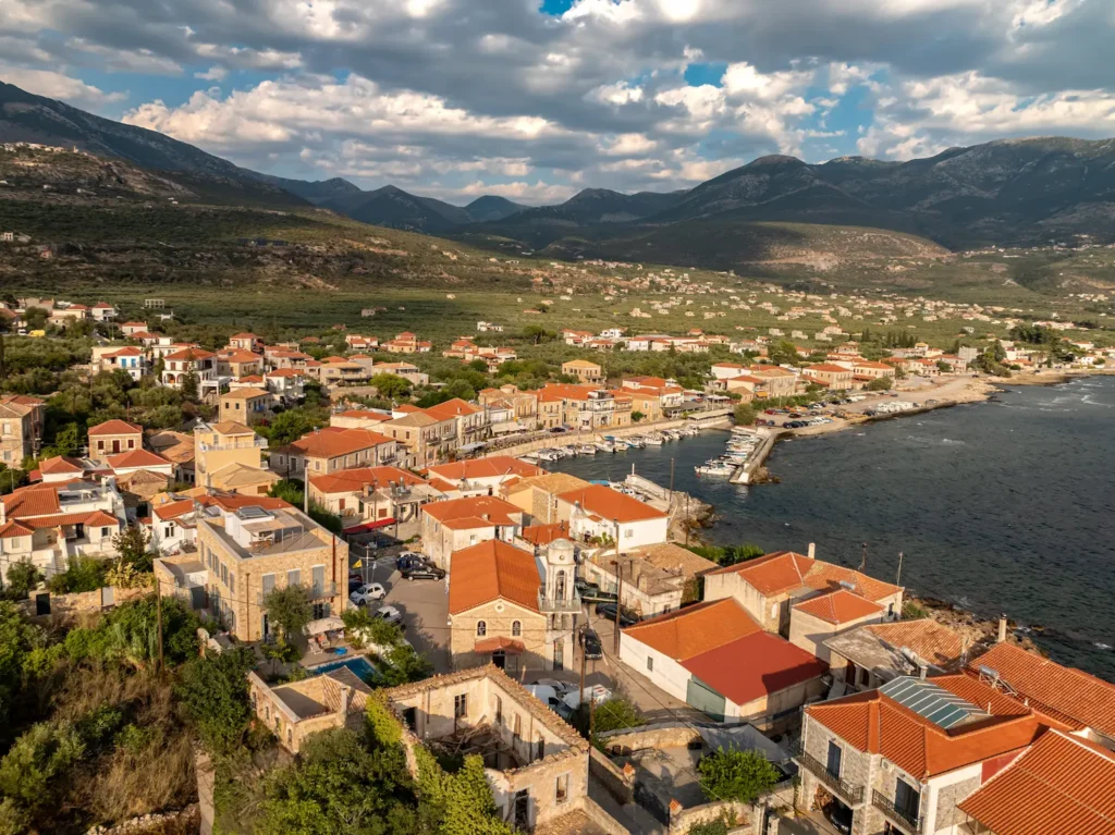 Άγιος Νικόλαος Μάνη γραφικό λιμάνι