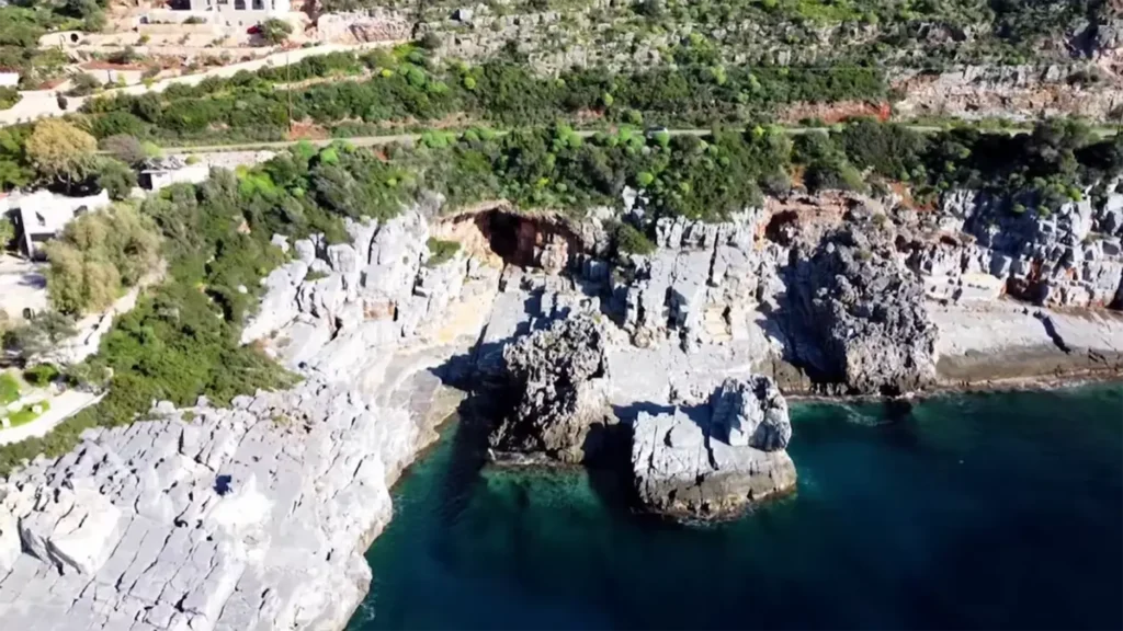 Katafygi Mani - rocky beach